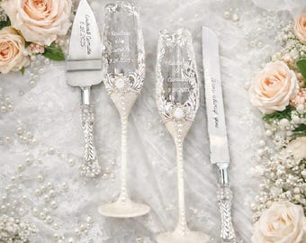 Wedding Flutes Gift, Pearl Glass Flutes, Bride and Groom Set, Wedding Toast Glasses, Custom Flutes, Pearl Champagne Flutes, Wedding Cake Set