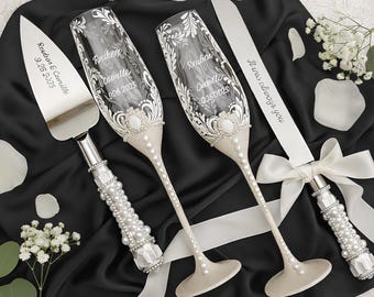 Ensemble de flûtes de mariage personnalisées avec couteau à gâteau gravé et assiette personnalisée pour cadeau de fiançailles
