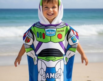 Serviette à capuche personnalisée Buzz l'Éclair pour enfants, poncho de plage Toy Story avec nom personnalisé, serviette de bain Space Ranger, cadeau serviette de piscine pour garçons