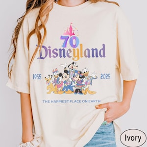 70 Jahre Disneyland 1955 2025 Shirt, Disneyland Der glücklichste Ort der Welt Sweatshirt, Disney 70-jähriges Jubiläum T-Shirt, Familienurlaub 2025