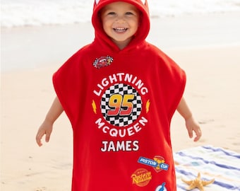 Serviette à capuche Lightning McQueen pour enfants, serviette de bain personnalisée Disney Cars, poncho de plage nom personnalisé pour tout-petit, cadeau de piscine dessin animé mignon