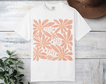 Daisy Pattern Floral Daydream T-Shirt | Retro Flower Graphic Tee