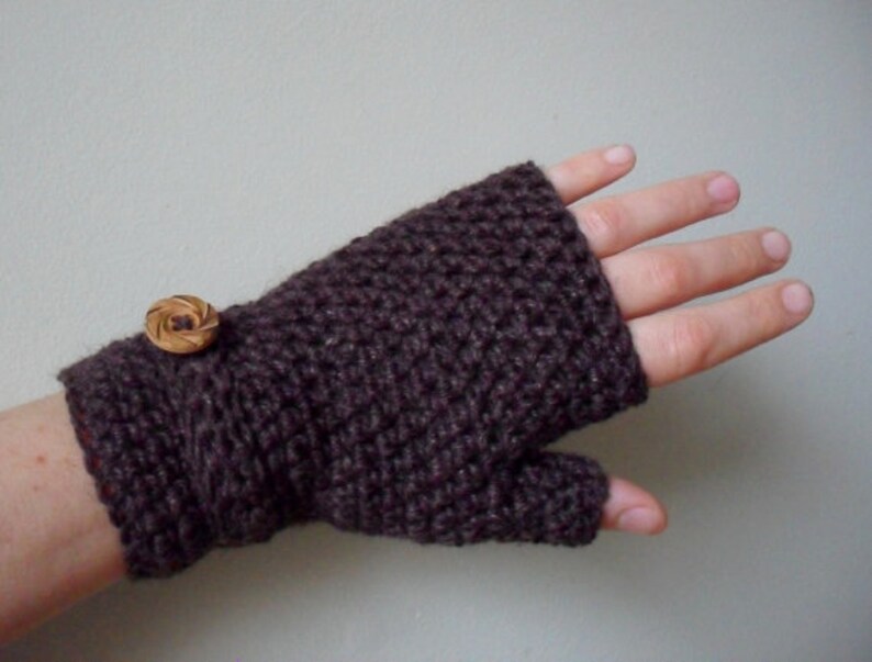 Crochet Easy Fingerless Mitts Pattern, tutorial, Easy crochet mitts, fingerless gloves, fall gloves, gauntlets, arm warmers, 2 in 1 pattern image 4