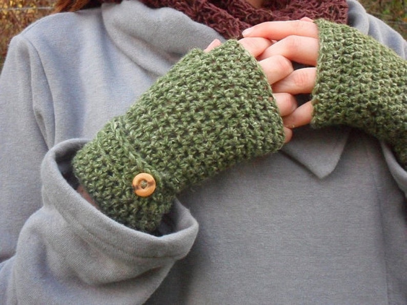 Crochet Easy Fingerless Mitts Pattern, tutorial, Easy crochet mitts, fingerless gloves, fall gloves, gauntlets, arm warmers, 2 in 1 pattern image 5