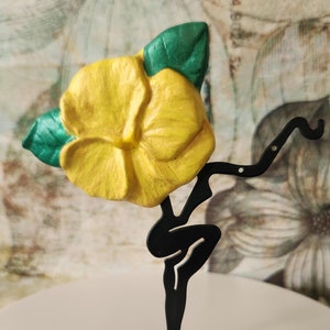 Vintage Yellow Enamel Flower Brooch – Mid‑Century Floral Pin, Retro 1960s Accessory