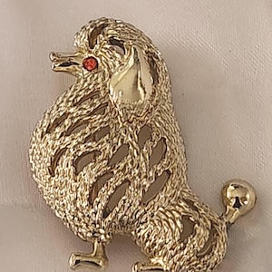 Vintage 1970s Sarah Coventry Suzette Brooch – Gold Filigree Statement Pin Jewelry