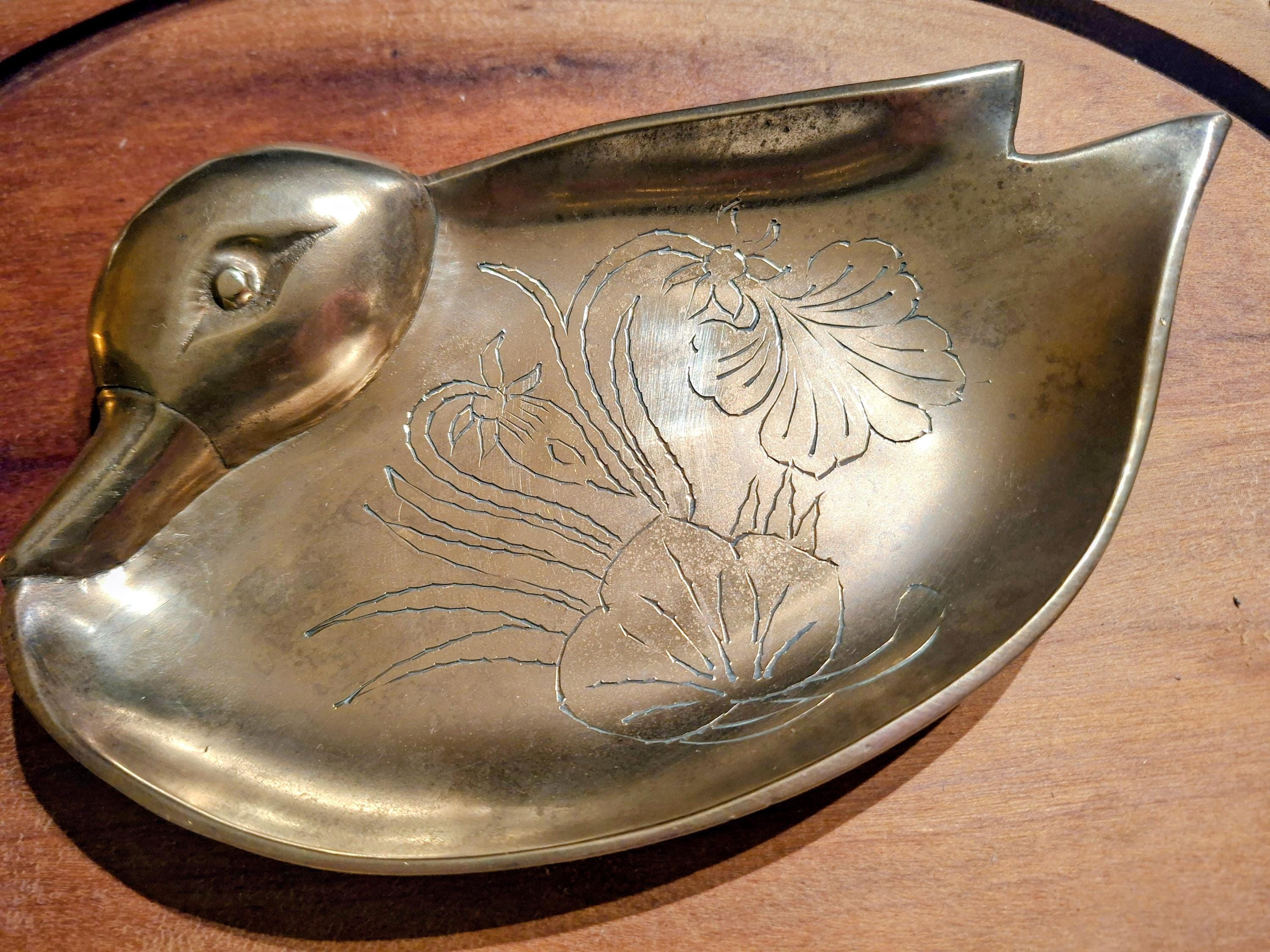 Plateau métal argenté décor canard – signé C.D.F – 11 × 8 cm - Arts de la table