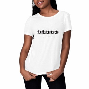 Op de afbeelding: Wit T-shirt met een zwarte afbeelding van een rij zombiefiguren en de tekst "Zombie Hordes".