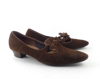 Suede Kitten Heels Vintage 1970s Cobbies Chocolate Brown Suede Leather Shoes Women's size 9 AAA