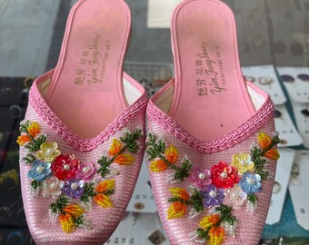 Fifties slippers Women's Shoes Beaded Vintage 1950s 1960s Flats House shoes floral