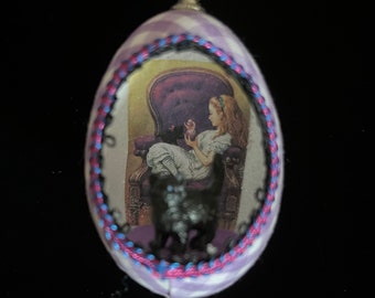 Alice in Wonderland/Dinah Cat Real Egg Ornament