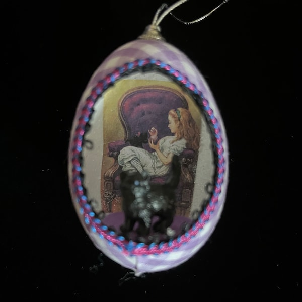 Alice in Wonderland/Dinah Cat Real Egg Ornament