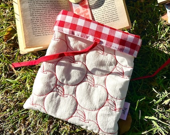 Funda acolchada para libros con bordado de manzana: Funda de algodón hecha a mano con cinta