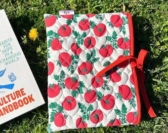 Pochette matelassée : imprimé tomates, motif coeurs, pochette en coton faite main avec ruban