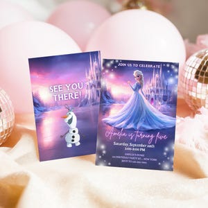 Kit per festa di compleanno a tema Frozen personalizzabile, con invito, cartello di benvenuto, striscione, decorazione per cupcake e cartellino per bomboniere. immagine 2