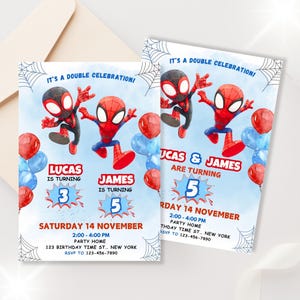Könnte beinhalten: Eine rechteckige Geburtstagseinladungskarte mit zwei Spider-Man-Figuren, roten und blauen Luftballons und Spinnennetzen in den Ecken. Der Text lautet IT'S A DOUBLE CELEBRATION, LUCAS IS TURNING 3, JAMES IS TURNING 5, SATURDAY 14 NOVEMBER.