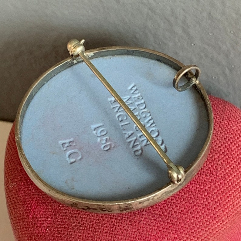 wedgwood tie pin