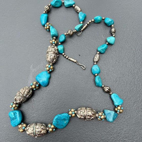 Collier Antique Tibétain Années 1920 – Perles, Turquoise, Incrustations, Argent Ancien