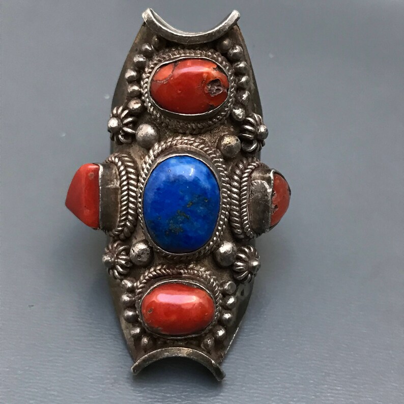 Bague Selle Tibétaine Vintage En Argent Sterling Avec Corail Rouge - Pièce Rare Et Authentique