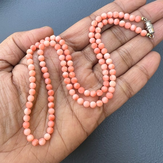 Vintage small Coral Beaded Choker Necklace .  11.… - image 5