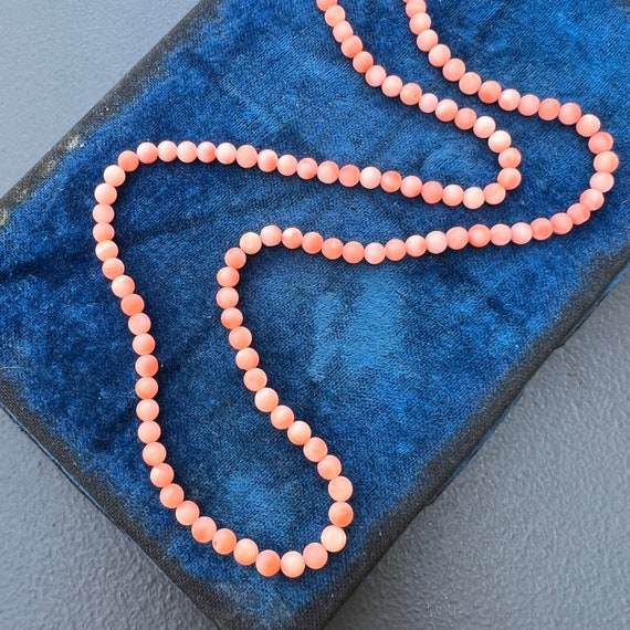 Vintage small Coral Beaded Choker Necklace .  11.… - image 1