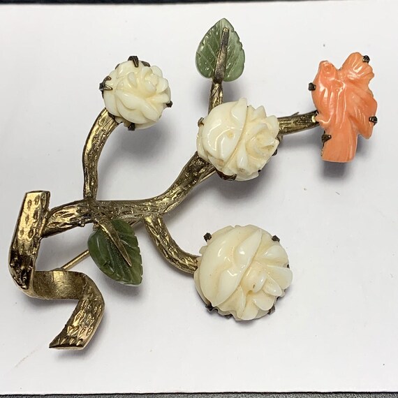 直販店 ビンテージ ブローチ 珊瑚 花 彫刻 翡翠 葉 彫刻 フラワー