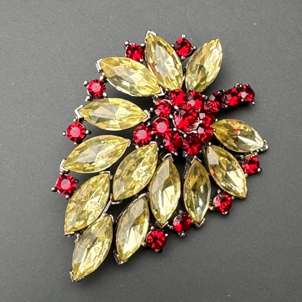 Vintage Weiss Rhinestones glass Leaf Shape Pin Brooch