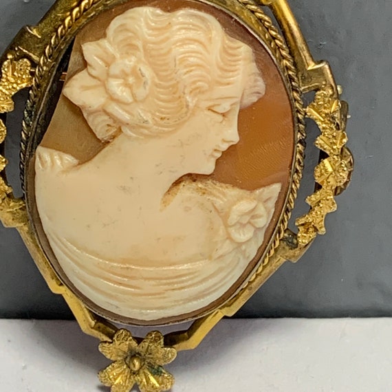 Antique Victorian Carved Cameo Pin Brooch  . Gold… - image 5
