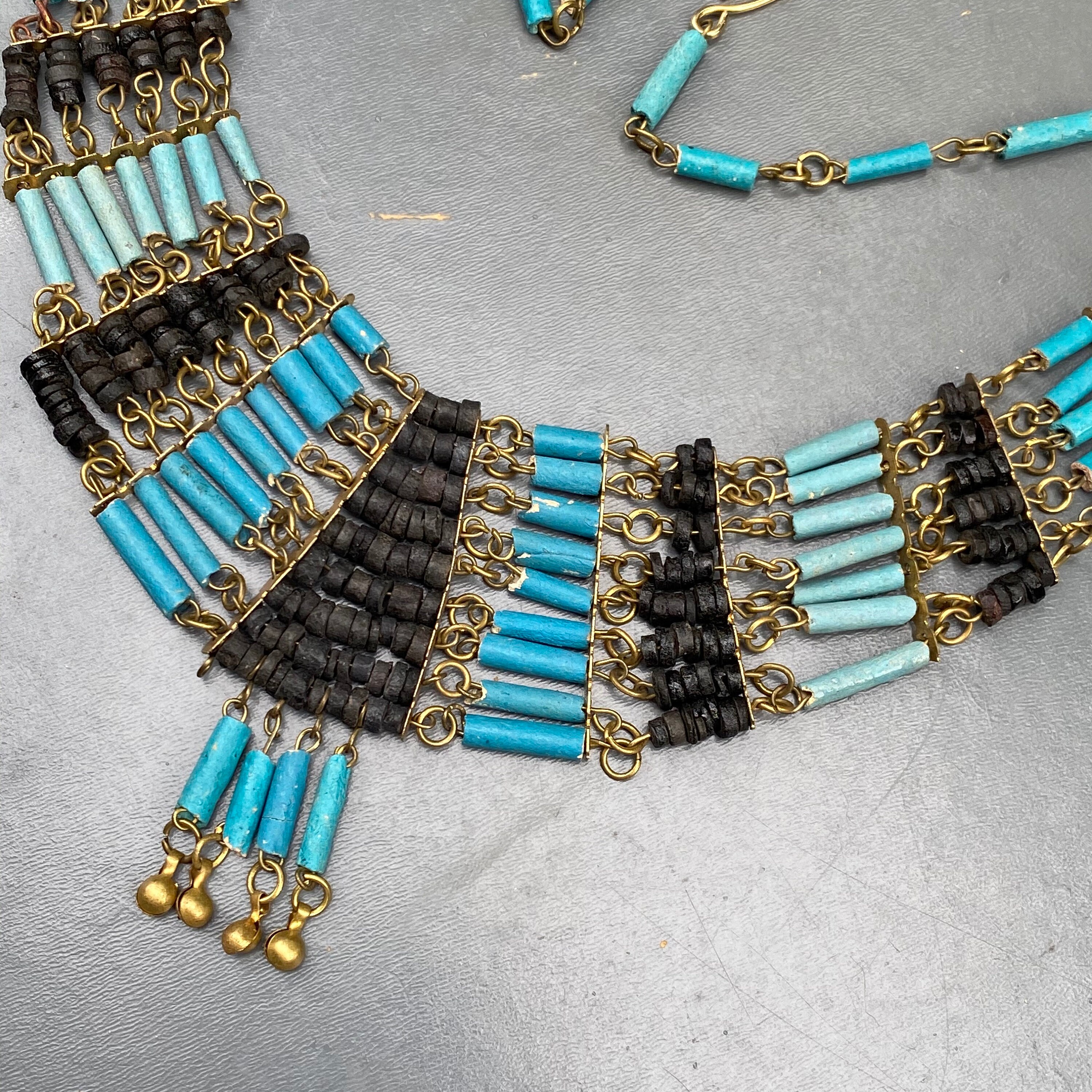 Necklace with bead in the middle clearance