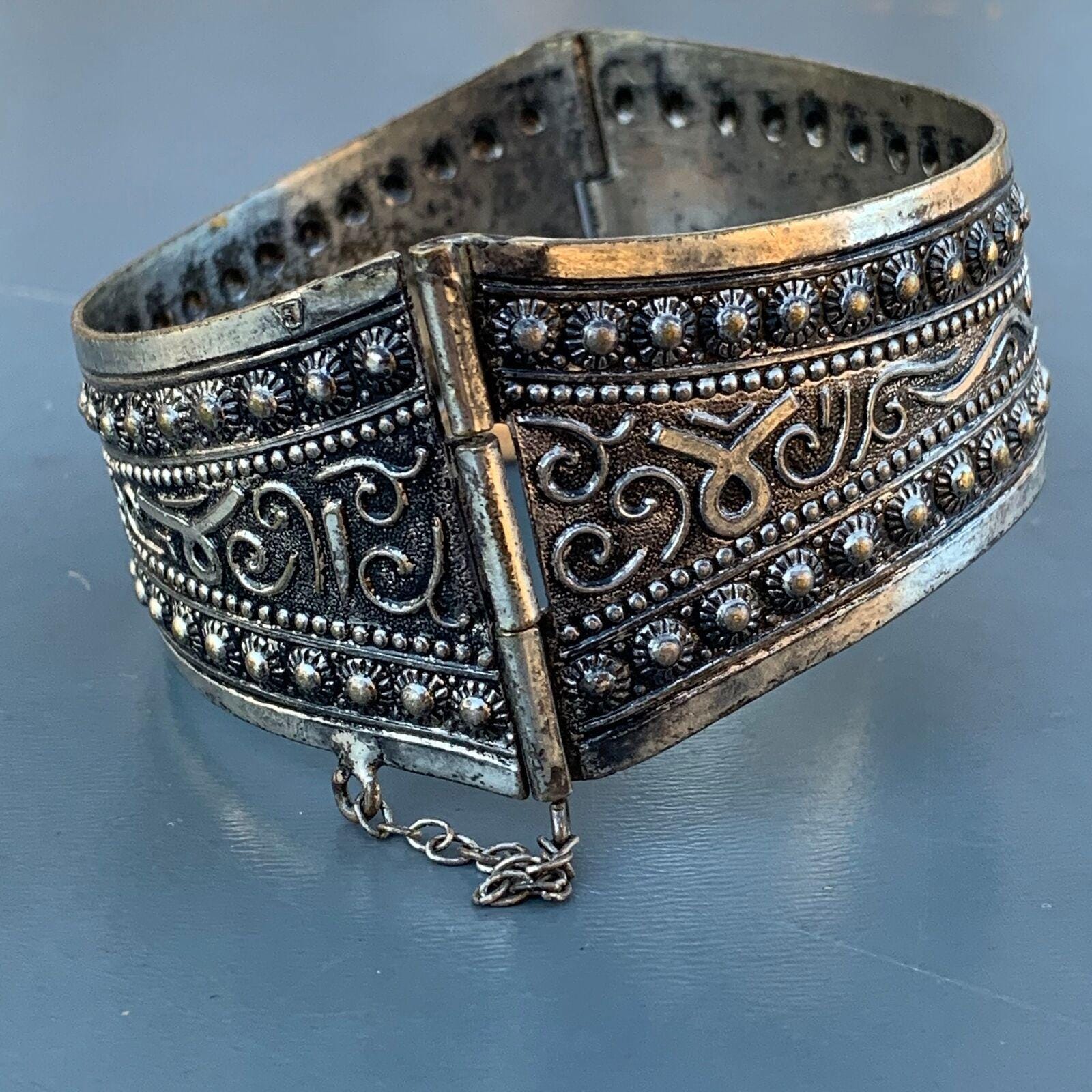 WIDE Vintage North African Tunisian Silver Filigree Hinged
