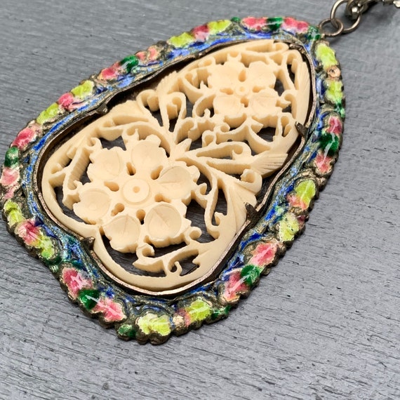 LARGE Vintage Chinese Carved  Enamel Pendant  Nec… - image 3