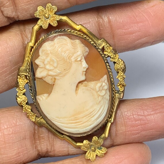 Antique Victorian Carved Cameo Pin Brooch  . Gold… - image 10