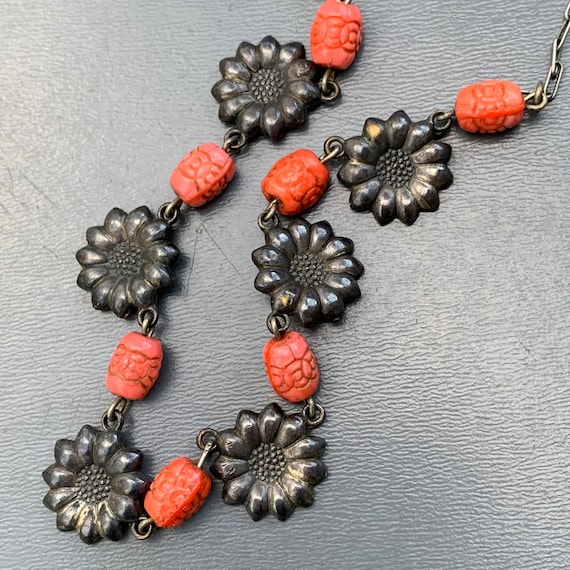 Vintage Art Deco Necklace . Silver tone  Coral gl… - image 1