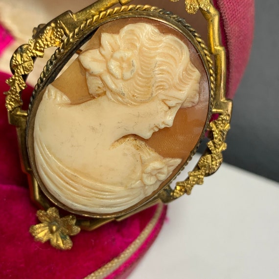Antique Victorian Carved Cameo Pin Brooch  . Gold… - image 6