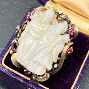 Gammal vintage 9 karat guld snidad opal, rubiner diamant cocktailring