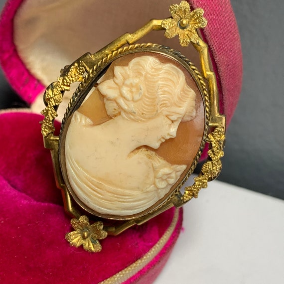 Antique Victorian Carved Cameo Pin Brooch  . Gold… - image 8