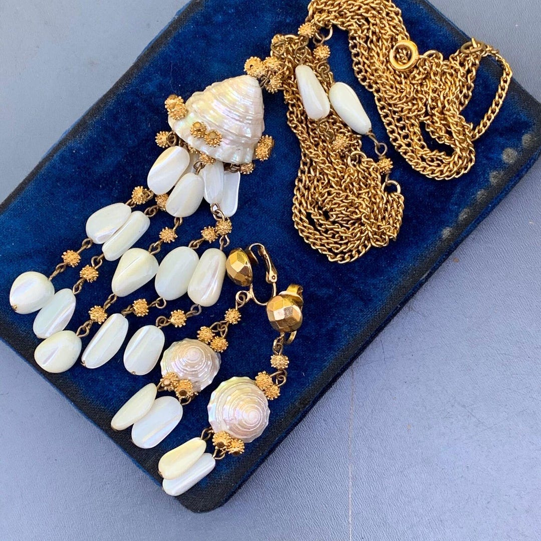Vintage Unsigned Designer Shell Pendant Necklace and Clip-on Dangle ...