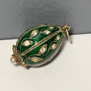 Fine Jewelry Vintage  Sterling Silver  Clover Leaf Enamel Egg Pendant Charm