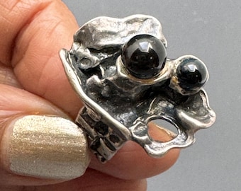 Bague tendance moderniste en argent sterling, brutaliste, artisanale, rustique, organique et brutaliste