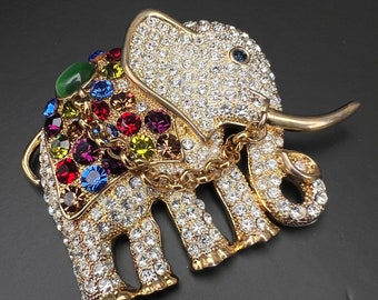 Broche de elefante Moghul de la India con diamantes de imitación pavimentados con placa dorada de gran tamaño