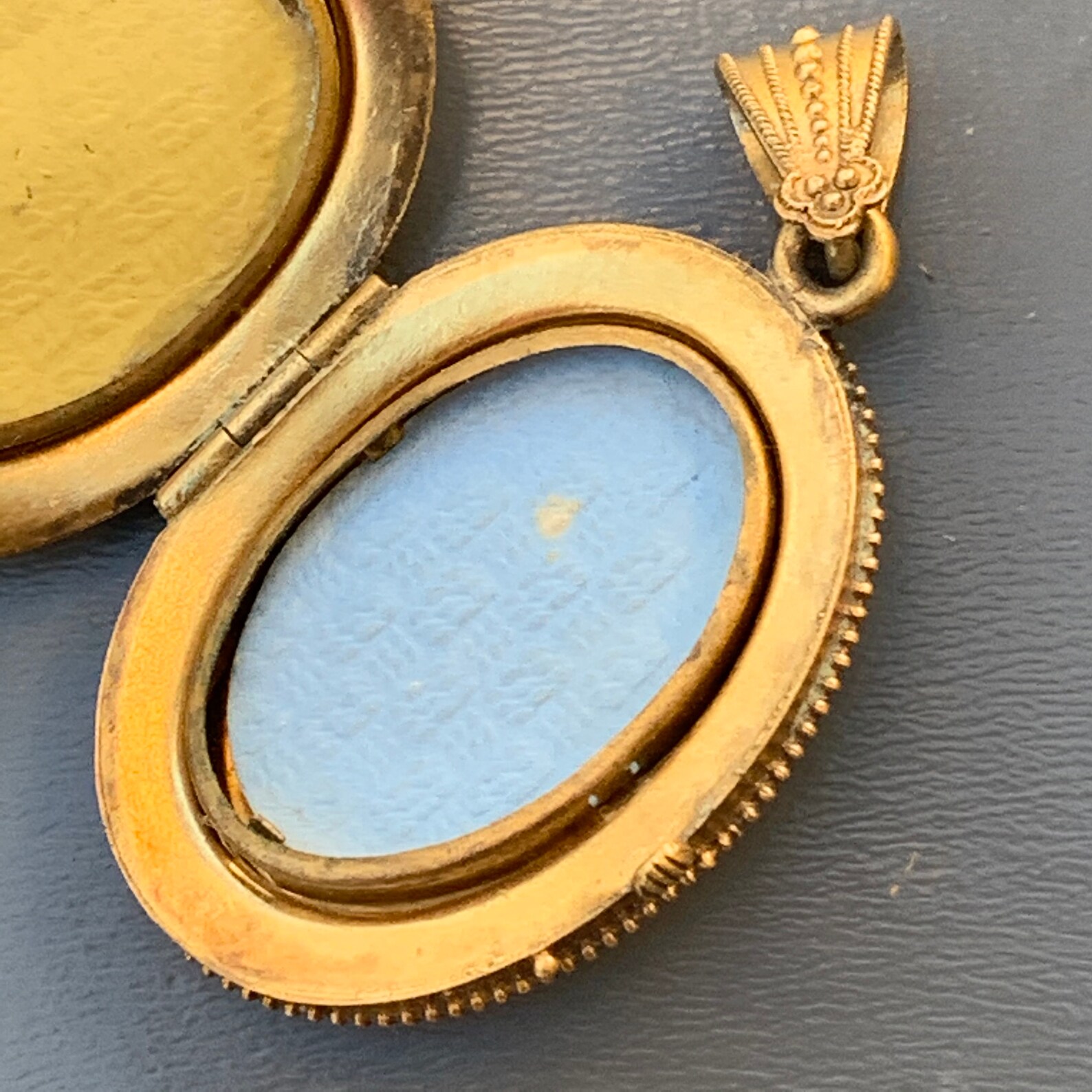 Médaillon Broche-pendentif Antique – Pièce Vintage Française – Occasion