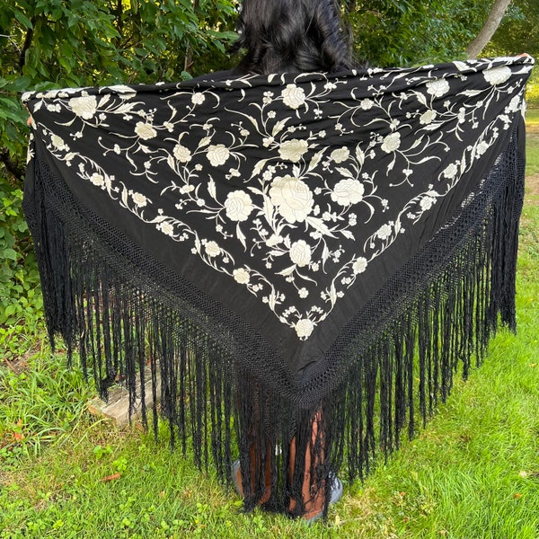 Vintage Shawl . Embroidered Shawl . Antique 1920’s Silk Shawl . Hand Embroidered Canton Shawl . Piano Shawl Fringe Panel