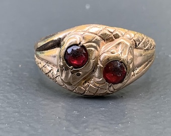 Antique  9Ct gold Garnet Paste Double Snake Head Ring Sz11
