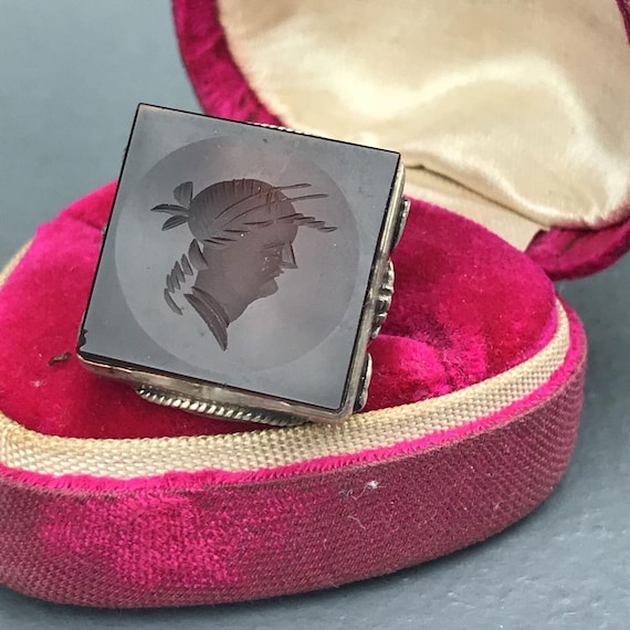 Vintage Arts & Crafts Ring . Sterling silver . Carved Carnelian Intaglio . Art