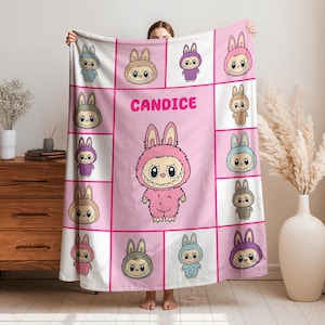 Coperta di flanella personalizzata con tema Labubu, coperta Labubu personalizzata e carina, regalo per gli amanti di Labubu, coperta rosa e blu per bambina, regalo per lei