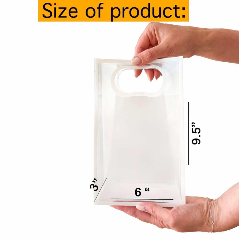 Peut inclure: Un sac en plastique transparent avec une poign&eacute;e, dimensions 15,2 cm de large, 7,6 cm de profondeur et 24,1 cm de haut. Le texte "Size of product:" est dans un rectangle jaune en haut.