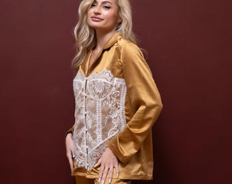 Golden Satin & Lace Pajama Set – Elegant Women’s Loungewear