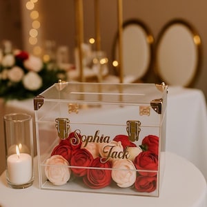 Personalisierte Acryl Hochzeitskarte Box - Geschenk für Paar mit rotem Blumen-Dekor - Transparente Andenken-Truhe