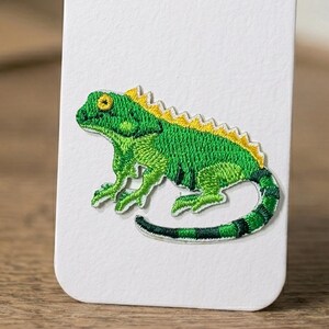 Green Iguana Embroidery Patch, Detailed Reptile Applique, Iron-On Lizard Sticker