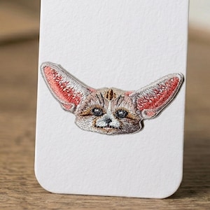 Fennec Fox Embroidered Patch: Big Ears Desert Animal Badge (49x25mm)